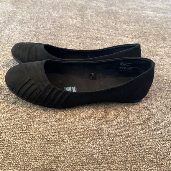 East 5th women’s black flats; size 8 wide - Picture 3 of 9